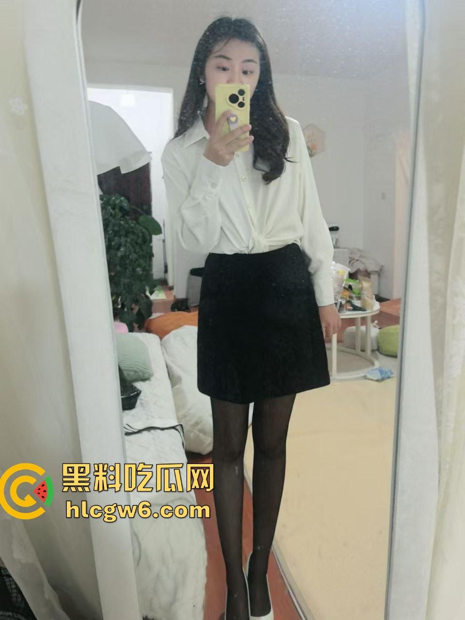 探探惊现重口味幼儿园园长，御姐园长微毛蝴蝶穴SM癖好，比母狗更骚用舌头刷厕所，拉黑炮友称要结婚！-19