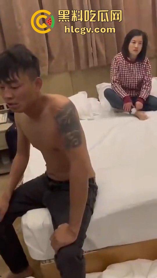 女子带闺蜜捉奸，丈夫反应神速护小三，自己挨打一波输出，只为保住那骚逼！-2