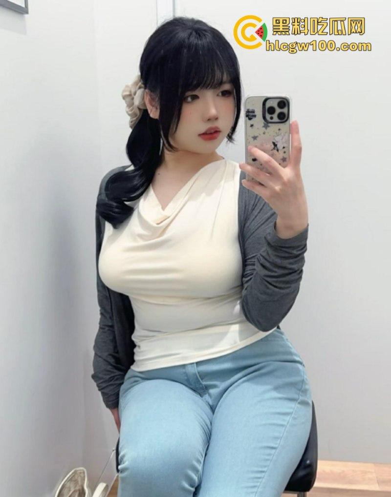 推特【鸽鸽咕咕】微博【我又饿啦w】付费资源流出 短发巨乳小胖妞足交秀国内外双边在线下海捞钱-2