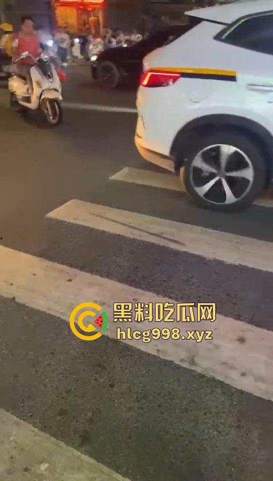 潮阳棉城精神小伙街头斗殴！马刀上手，砍到手臂当场飞掉！-10