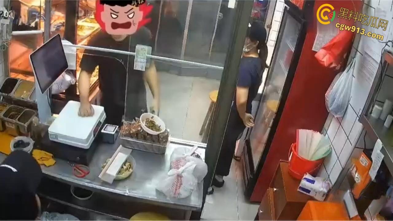 太嚣张了欺人太甚!深圳卤菜店惊爆恶霸闹剧,流氓男不讲道理直接骂人,辱骂打人还倒打一耙!-1