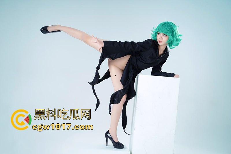 疑似一拳超人成人版剧照曝光!海外福利姬【PoppaChan】,COSS级英雄龙卷,绿发飘逸白虎嫩逼,活色生香!-1