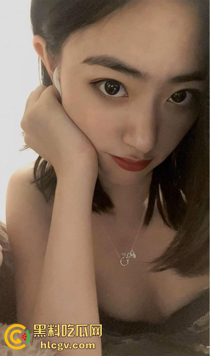 河北经贸大学经济管理学院超高颜值女神【徐琳琳】网传被调教成骚母狗！清纯口交到视频挑逗！-8