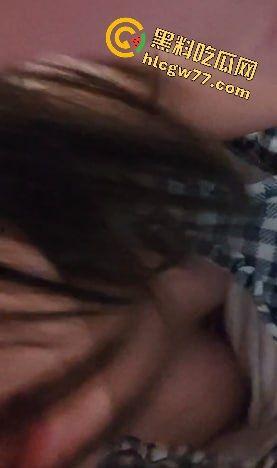 抖音高中生【会记得余生】被40岁猥琐老汉威胁强操!戒指套指变性奴老婆,自慰棒操B叫痛!-3