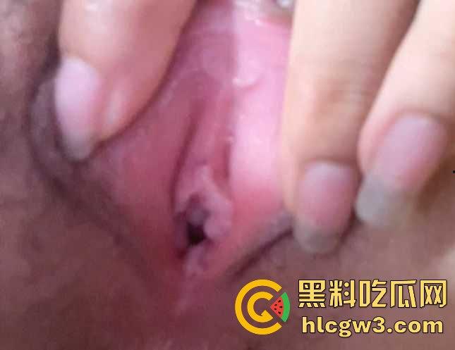 江西理工大学南昌校区反差骚货【孙思芸】 清纯脸皮下藏着小母狗灵魂拍裸照勾学长，被玩成肉便器视频曝光！-5