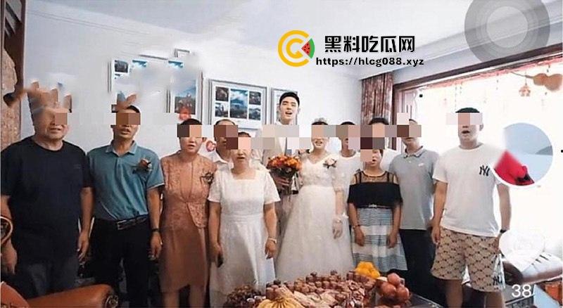 上海中铁公厕王【王雯东】上班卫生间打飞机，PUA出轨3P视频外泄，这老色批把高铁变精厕！-8