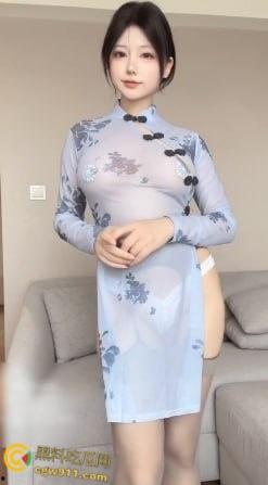 推特极品嫩妹【荒井喵喵】，甜美长相火辣身材，透明旗袍抖奶热舞， 吊带灰丝揉奶诱惑，这颜值和身材都够撸一发了！-5