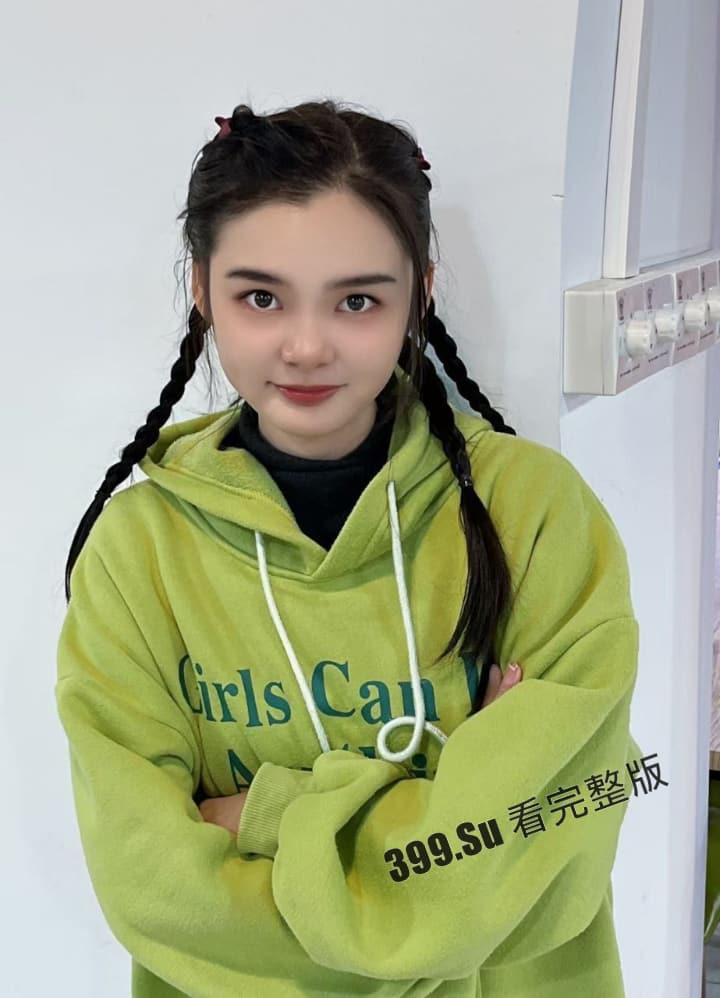 重庆21岁学生妹 曹兴运 分手后遭前男友曝光生活照和性爱视频 传播其是条性欲超强的反差母狗 至今任能偶尔约出来做爱-9