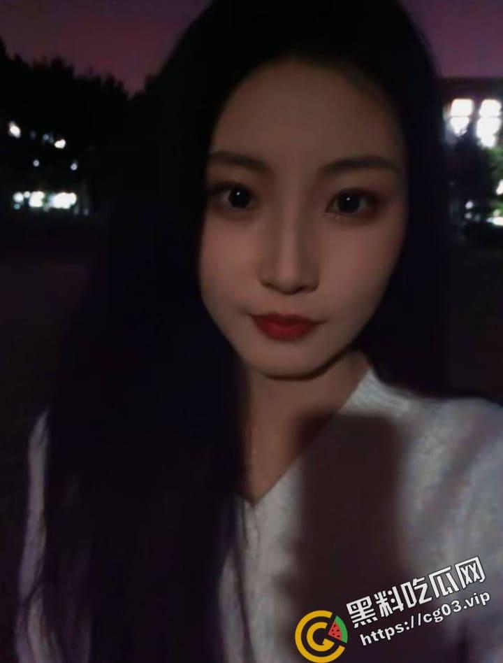 成都文理学院学姐 神似徐冬冬 被同校学弟 灌醉带到酒店一日游  早上清醒直接女上位开始摇摆-6