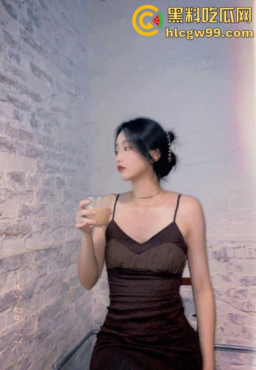 群友有这么极品的御姐女友？白嫩一线天粉嫩逼被草得爽的直抽搐，好想跪着求舔她骚水！-1