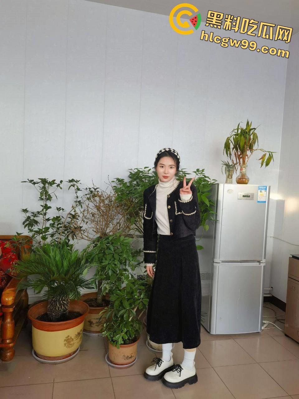 北师大绝美校花【媛媛】蜜桃翘臀自慰私拍，清纯脱俗的舞蹈生颜值堪比明星-9