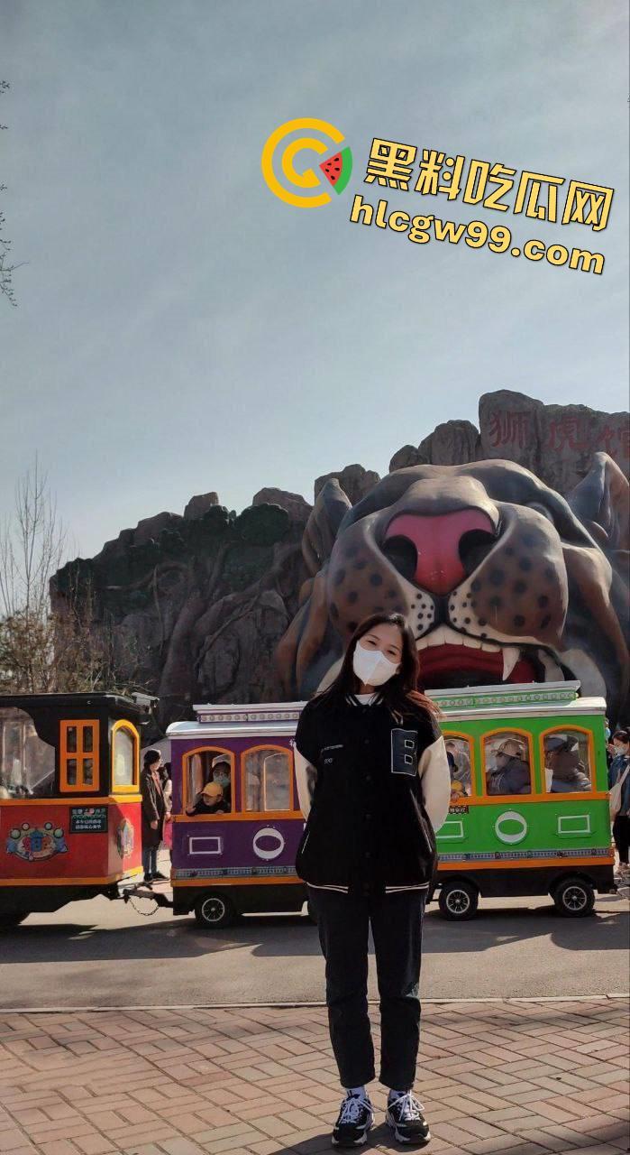 北师大绝美校花【媛媛】蜜桃翘臀自慰私拍，清纯脱俗的舞蹈生颜值堪比明星-11