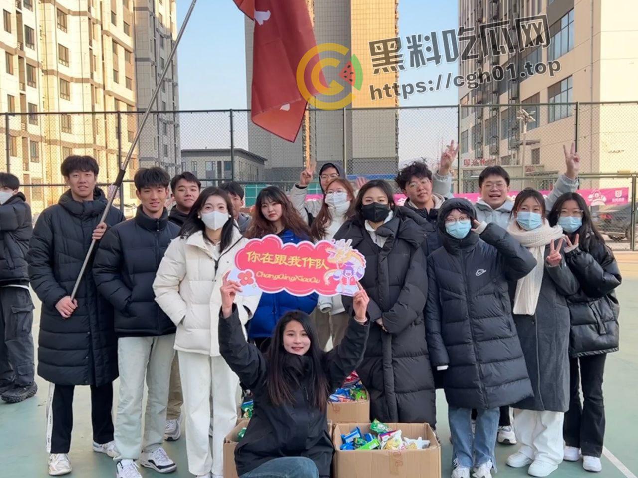 济南长清校区男生和女班主任偷情 被老师男朋友上门质问 真男人决斗-12