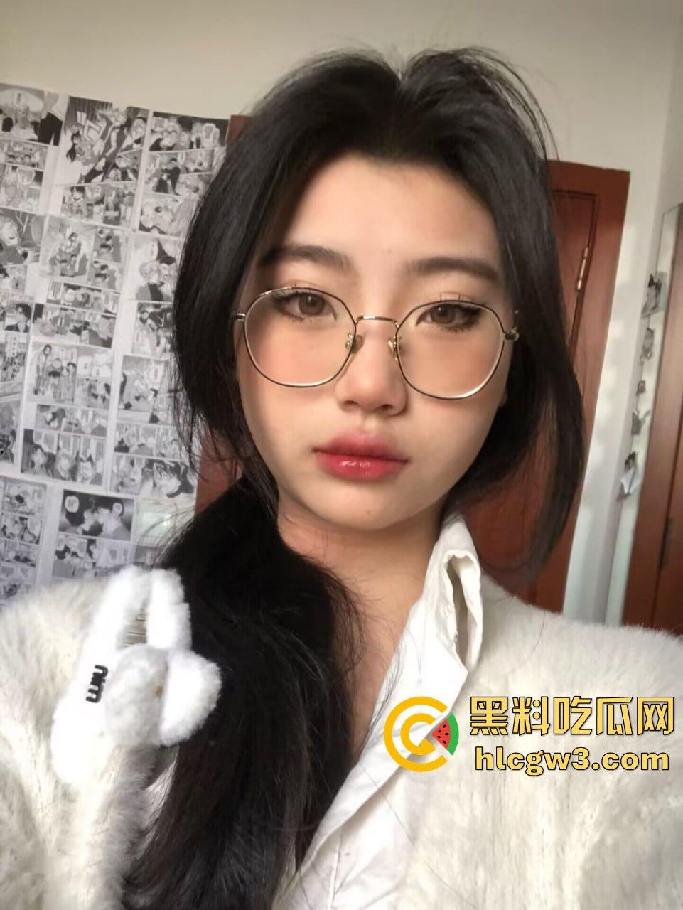 爱跳舞的反差眼镜娘【曹伊宁】和男友自拍流出 娇喘连连自动打桩机式疯狂  一秒变母狗!-2