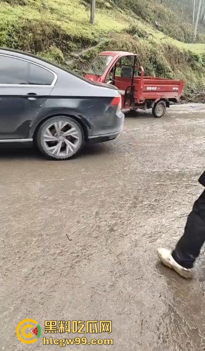 四川宜宾筠连县突发山体滑坡 多间民房瞬间被吞噬 人员被埋 官兵火速展开紧急救援！-2