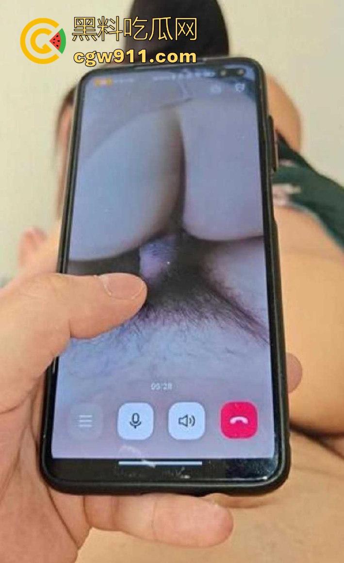 给网友直播暴操穿旗袍的嫂子,性感大奶陪肉丝,花式打桩猛插,内射后爽到兄弟直喊嫂子老婆!-5