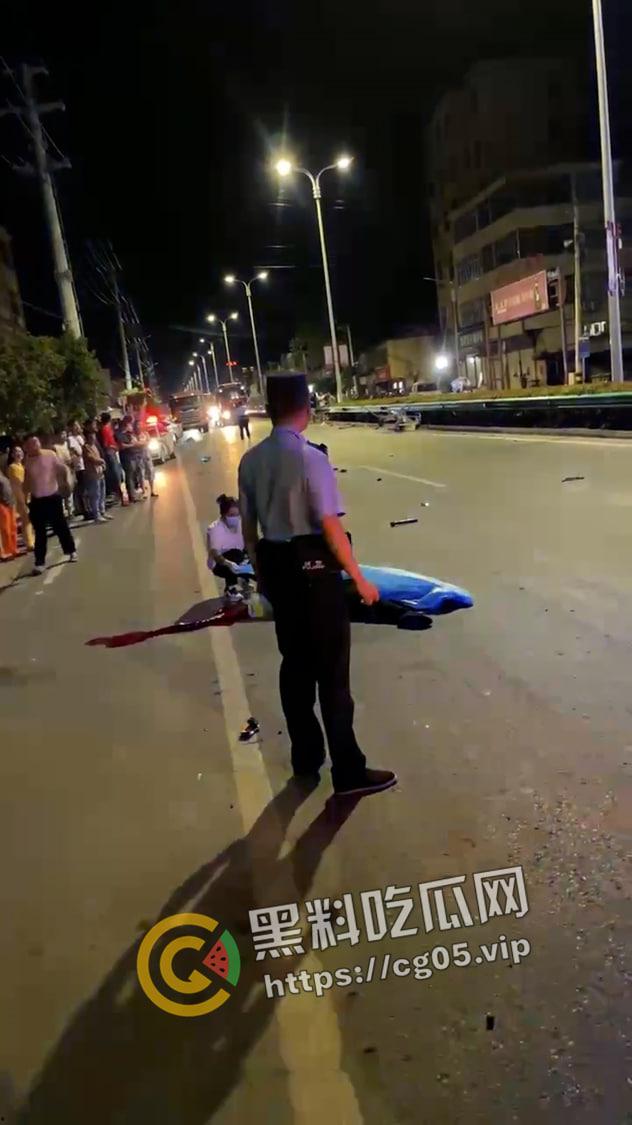 安徽阜阳【李毅】超速撞死人后微信群发表自己是被讹钱 自己驾驶证都没吊销 难道钱真的可以买一切？现场血腥画面曝光-1