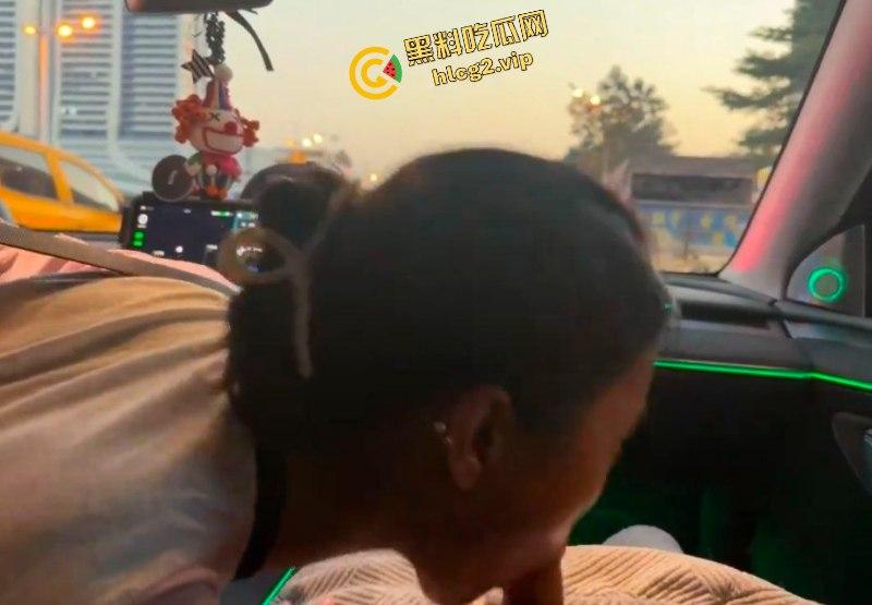 开车不误吃鸡巴！特斯拉女车主车内偷情网约一夜男！-6