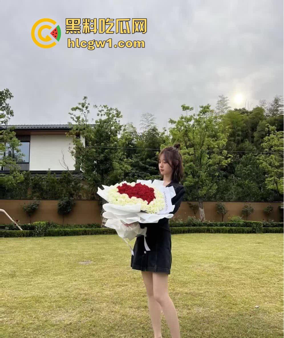 秦皇岛顶级模特御姐【王思涵】爆辣登场！性感紧身衣裹出绝美S曲线，腿长直逼天际，骚气难掩！-2