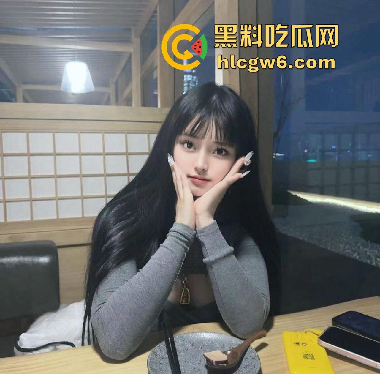 大连性感巨乳大长腿女神【淼淼】露脸狂操视频外泄,被金主爆出猛料,姿势骚到叫人恨不得干穿屏幕!-1