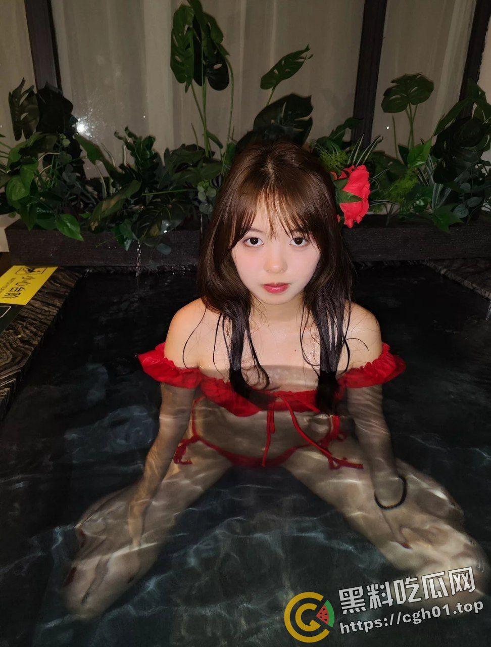 重磅流出！超高颜值学妹被暴力调教 黑丝足交 4p爆操 欲仙欲死的肉便器-4