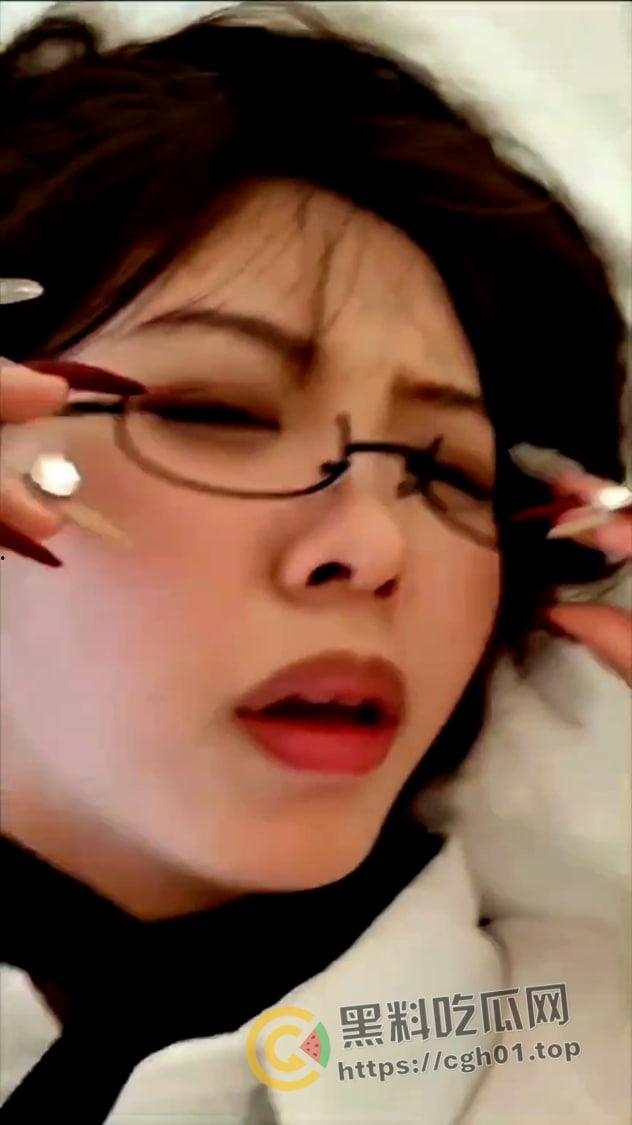 重磅流出！超高颜值学妹被暴力调教 黑丝足交 4p爆操 欲仙欲死的肉便器-19