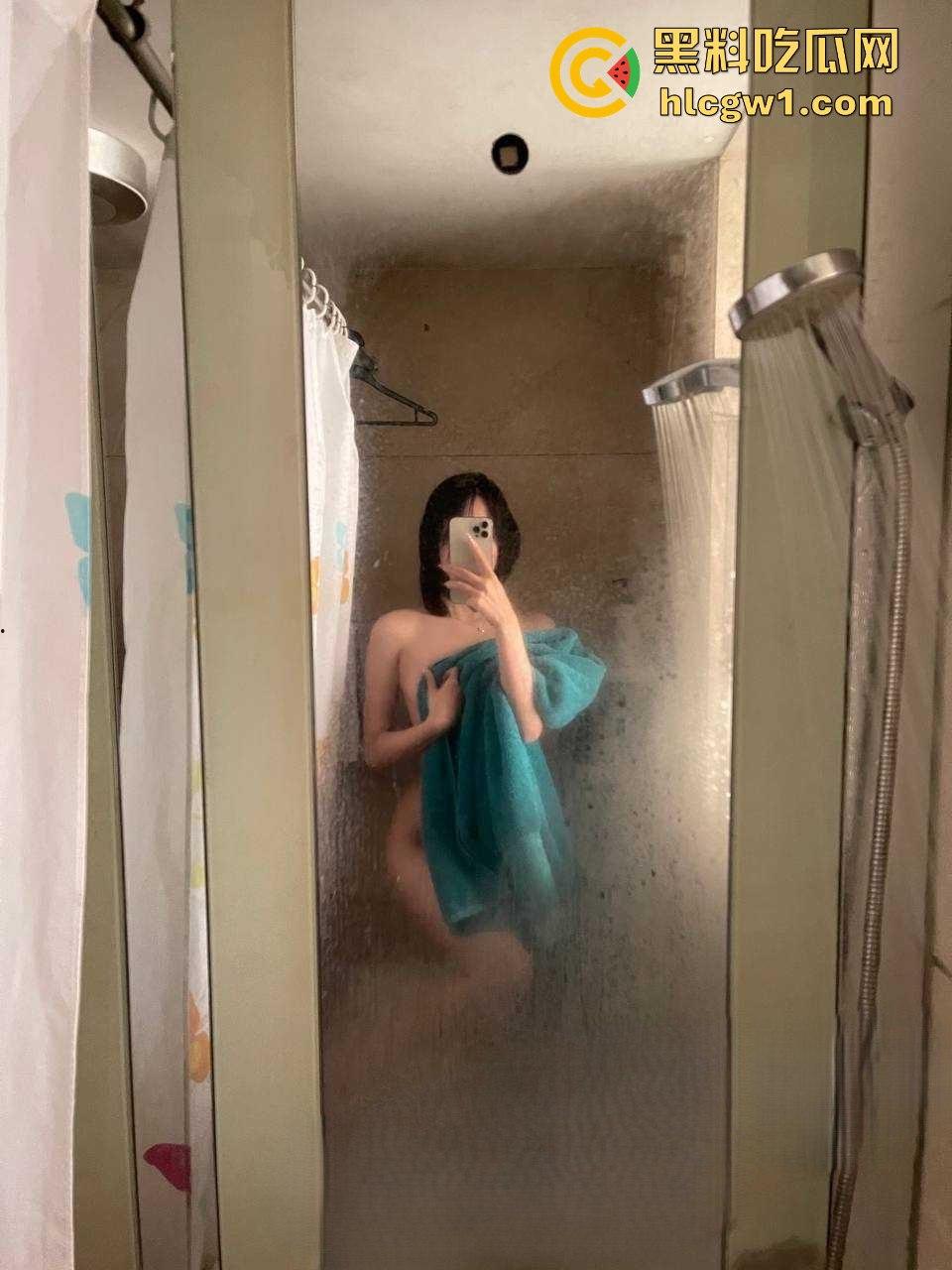 柳州夫妻激情视频外泄成艳照门，护士制服骚妻深情吃鸡，内射浪叫高能流出，维修店员功德无量！-17