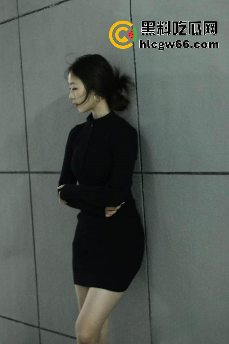 安徽阜阳幼儿师范21岁【杨梦瑶】厕所被同学夺走初夜,嫩逼自慰视频喷水流满地,浪得欠干死!-4