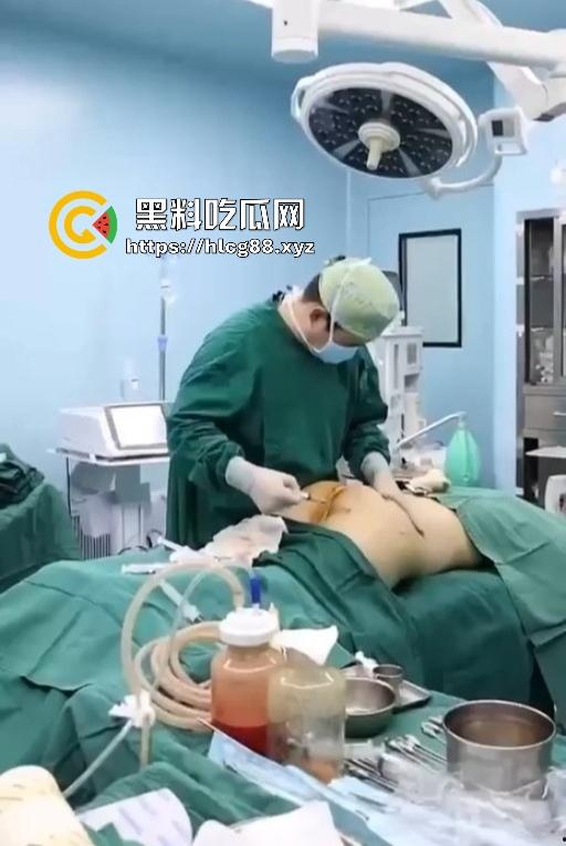 现在妹子为美疯魔抽脂隆奶塞逼艾灸，骚穴子宫烤得喷香，医美变态到艾灸鸡巴都出现了！-8