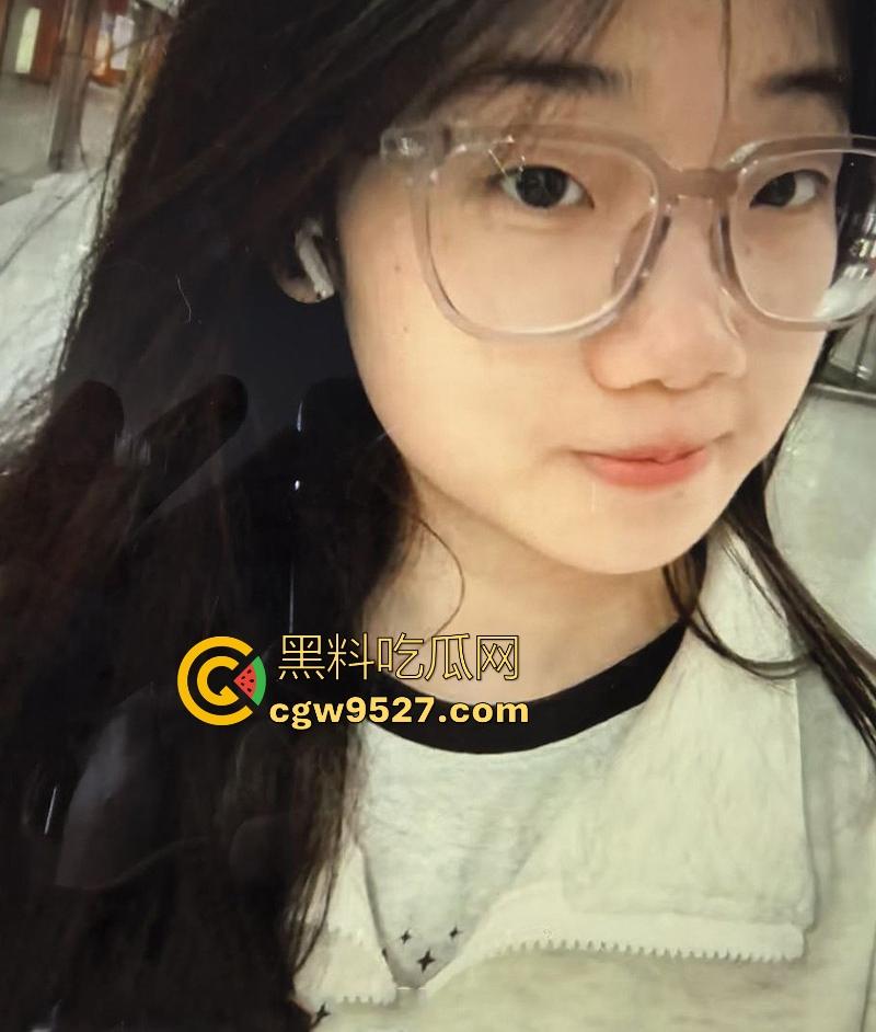 美乳晃动如波涛，骑乘时娇躯狂扭，美鲍处女般紧致 骑乘后入爽到炸！河南清纯眼镜妹性爱视频分手后被爆出！-4