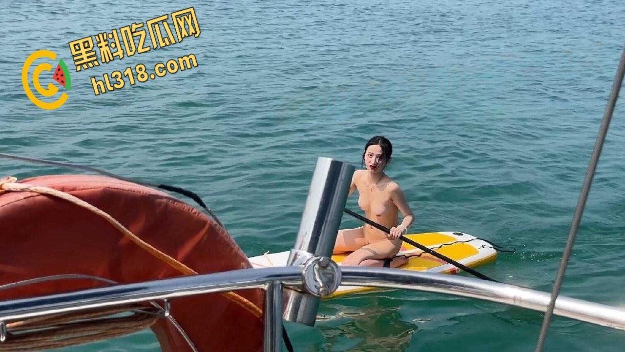 天气太热一道亮丽的风景线，极品气质美女裸体划船出游，给骚逼散散味，清凉一夏！-5