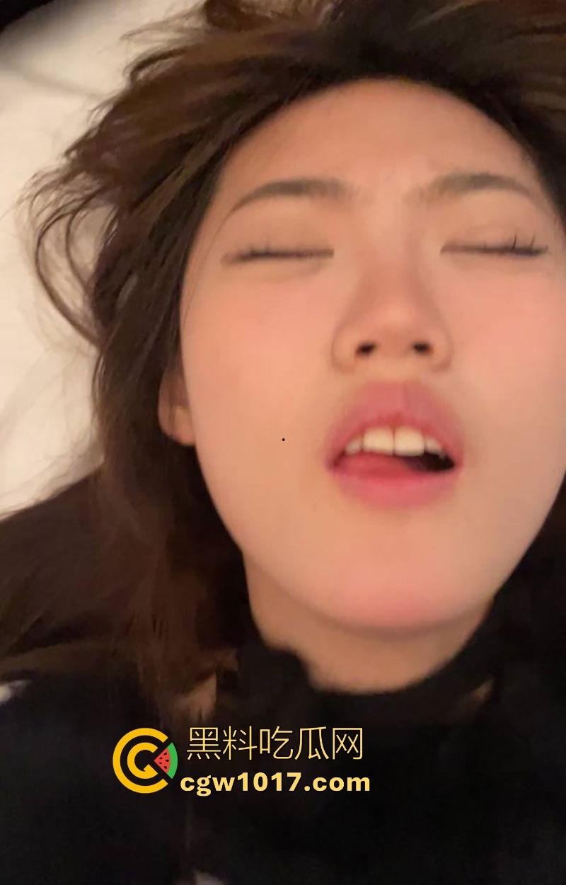 屌大的人优先享受极品御姐!瓜友分享网聊邂逅高挑骚逼,露脸深吞鸡巴,酒店狂野榨精,完事主动拿刮胡刀把逼毛刮了!-6