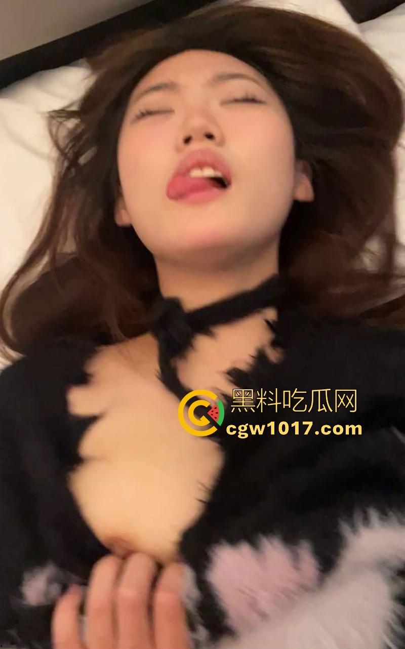 屌大的人优先享受极品御姐!瓜友分享网聊邂逅高挑骚逼,露脸深吞鸡巴,酒店狂野榨精,完事主动拿刮胡刀把逼毛刮了!-8