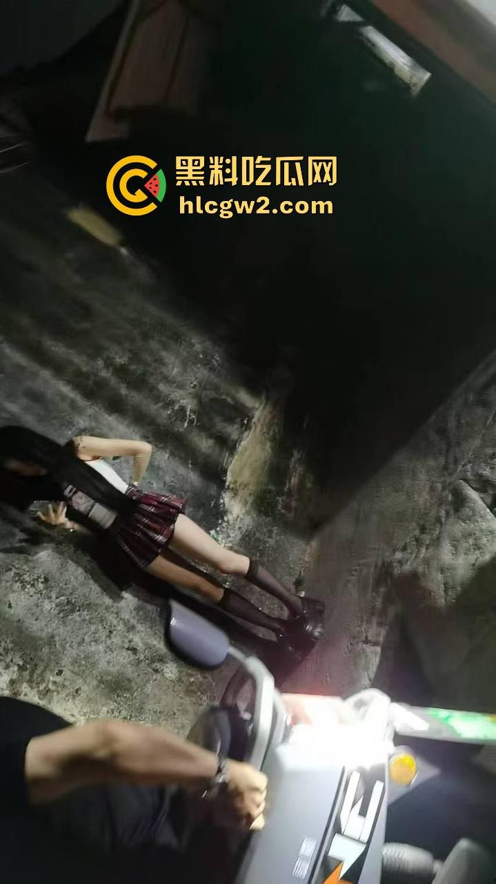 汕头骚鸡就业压力爆表 白天起步价150晚上200 嫩妹抱着价目表求大哥消费 粉丝赶紧进来吃福利！-8