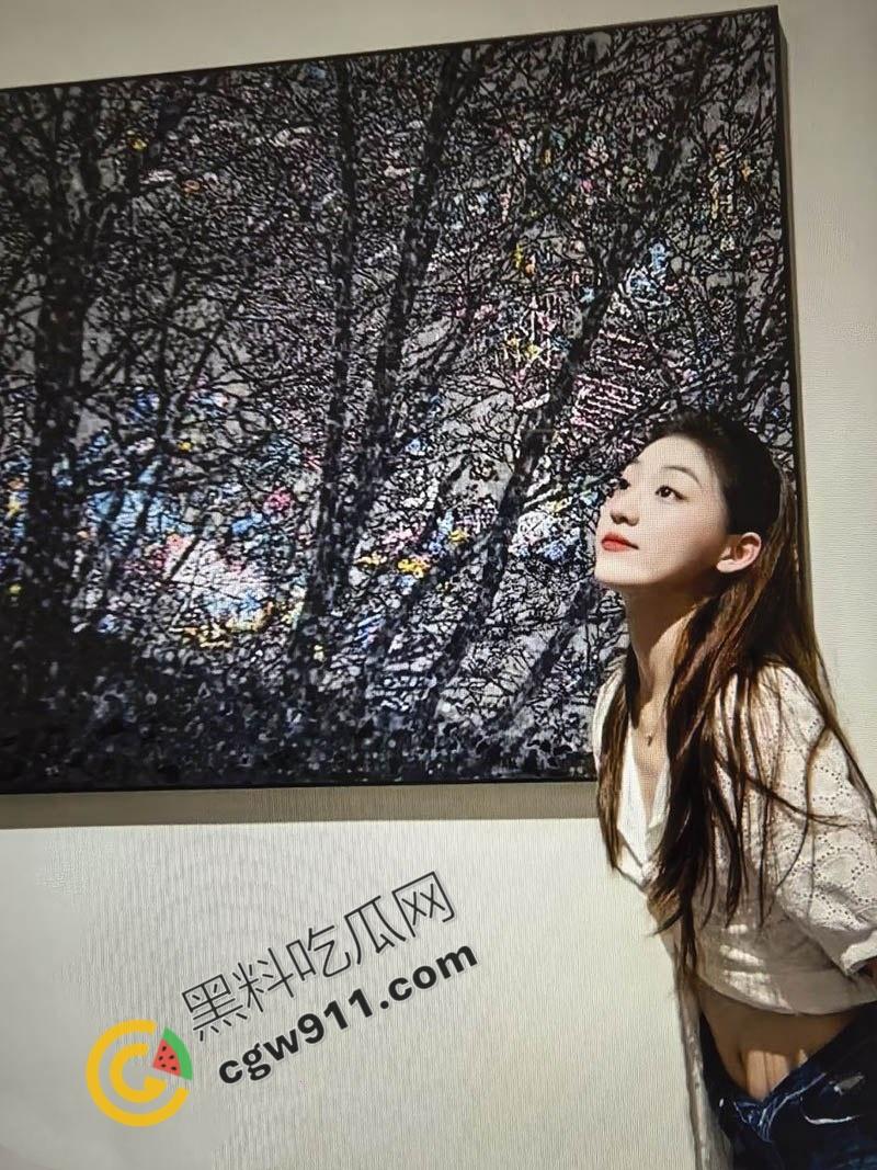 河南安阳甜美少女【刘薇】床上热情如火，与男友性多姿势切换娇喘连连，口交撩人，翘臀后入，令人血脉贲张！-2