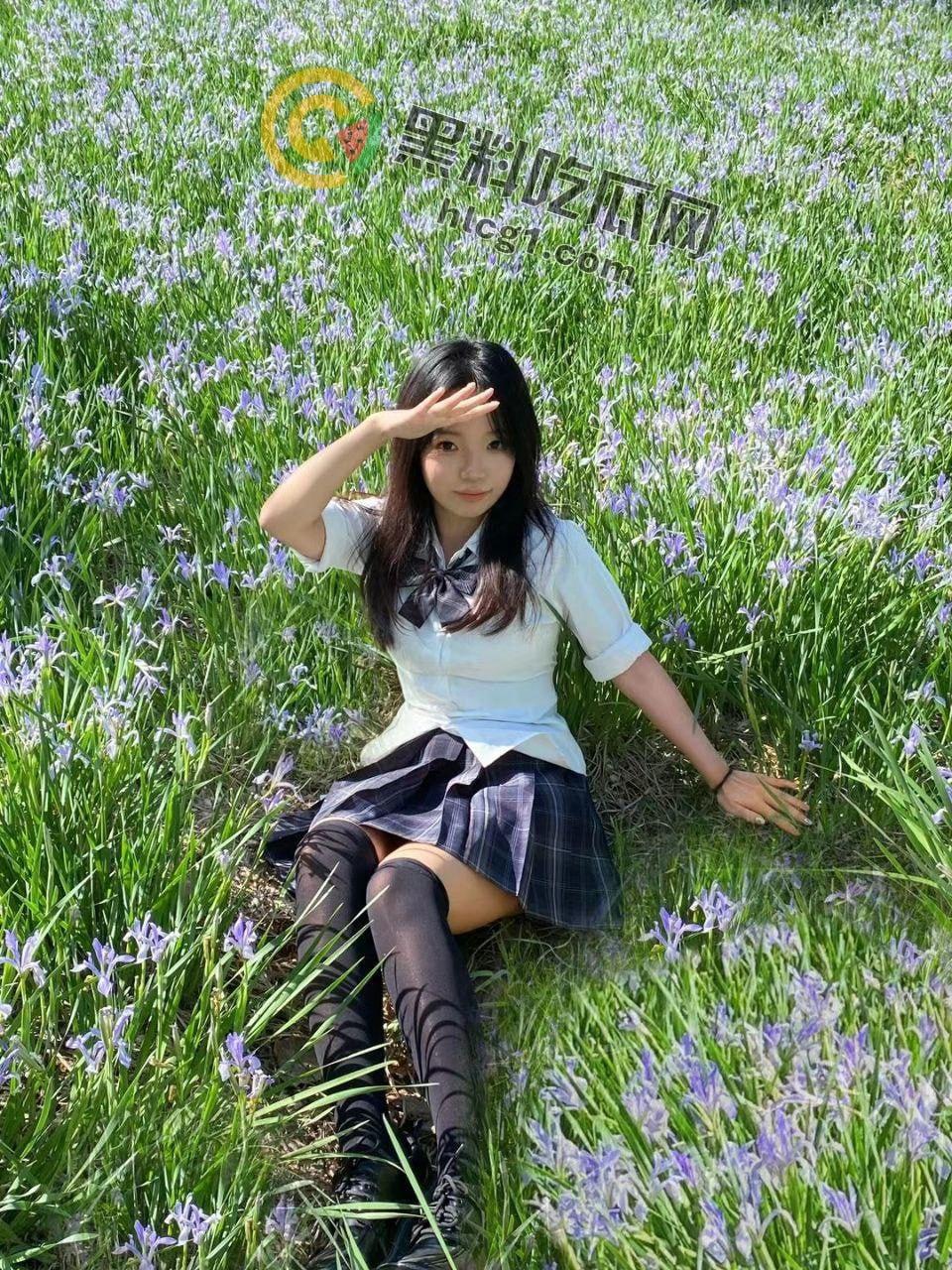 露出反差婊甜甜 「yiyii_01」大马路露出惊现,日常生活照与福利姬身份巨大反差引热议!-10