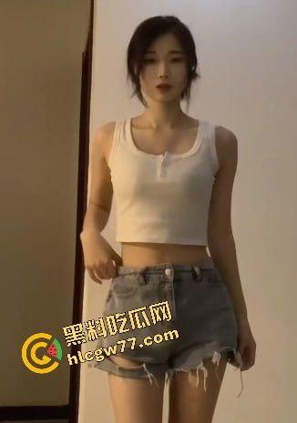 1米7大长腿黑丝学姐！学校清纯人设崩塌，酒店被男友偷拍调教视频流出！后入肥臀黑丝！-1