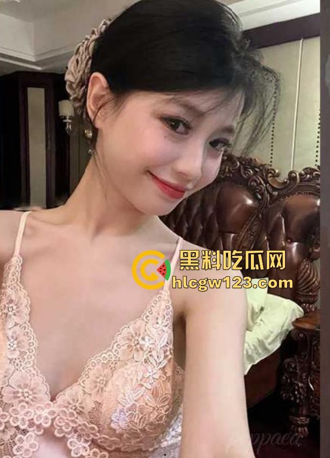 海角乱伦大神 和小嫂子的春天 又出新作!骚货戴肛塞被操双洞齐开 舔屌乳交花式榨精!-2