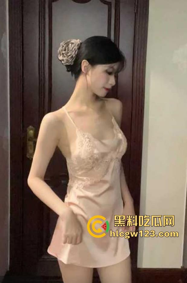 海角乱伦大神 和小嫂子的春天 又出新作!骚货戴肛塞被操双洞齐开 舔屌乳交花式榨精!-3