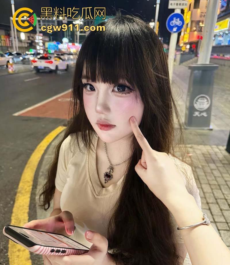 把嘴巴当逼操!湖南长沙小情侣玩转口交,各种姿势花式做爱,有b都不操就喜欢小嘴巴,妹子都跪地求饶!-4