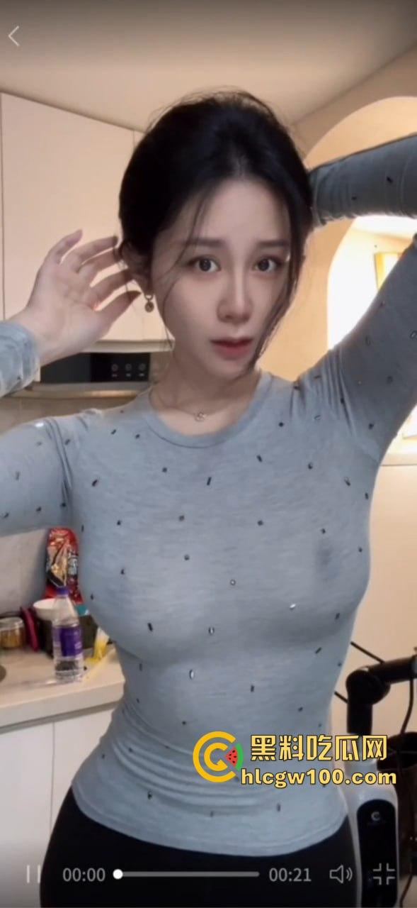 杭州健身教练『Monica』闲鱼大尺度卖二手衣，白花花大奶晃到天花板，不穿内衣拍视频惹圣母举报太可惜！-9