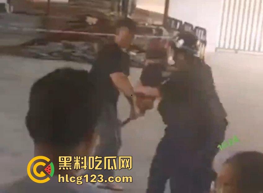 家长进校门与保安爆发冲突，叉杆怒砸头！深圳学校保安情绪失控惹大祸！-6