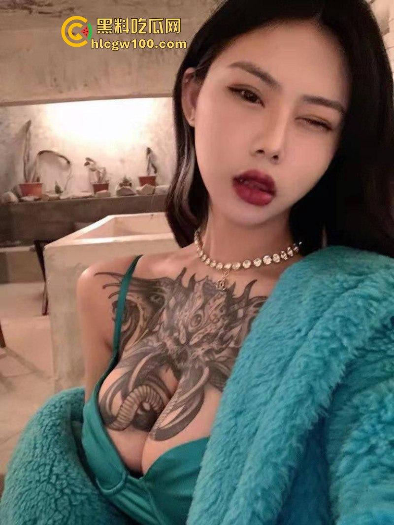 微密圈高颜值纹身一姐【白鹿】大波女双性恋喜欢被侮辱 踩脸踩奶子露点合集流出 真的很漂亮-1