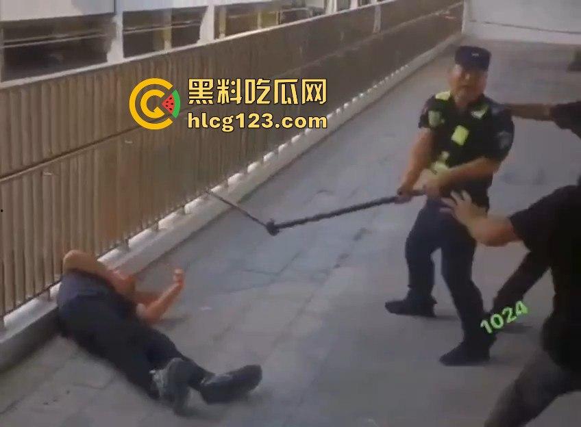 家长进校门与保安爆发冲突，叉杆怒砸头！深圳学校保安情绪失控惹大祸！-18