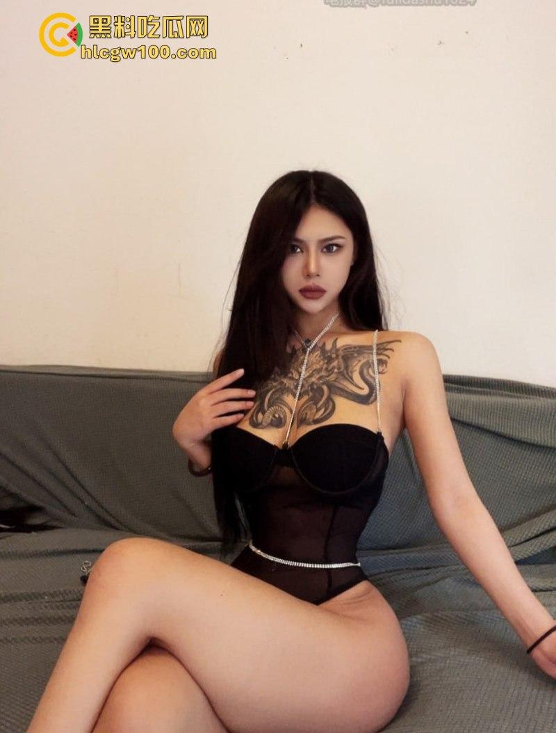 微密圈高颜值纹身一姐【白鹿】大波女双性恋喜欢被侮辱 踩脸踩奶子露点合集流出 真的很漂亮-43