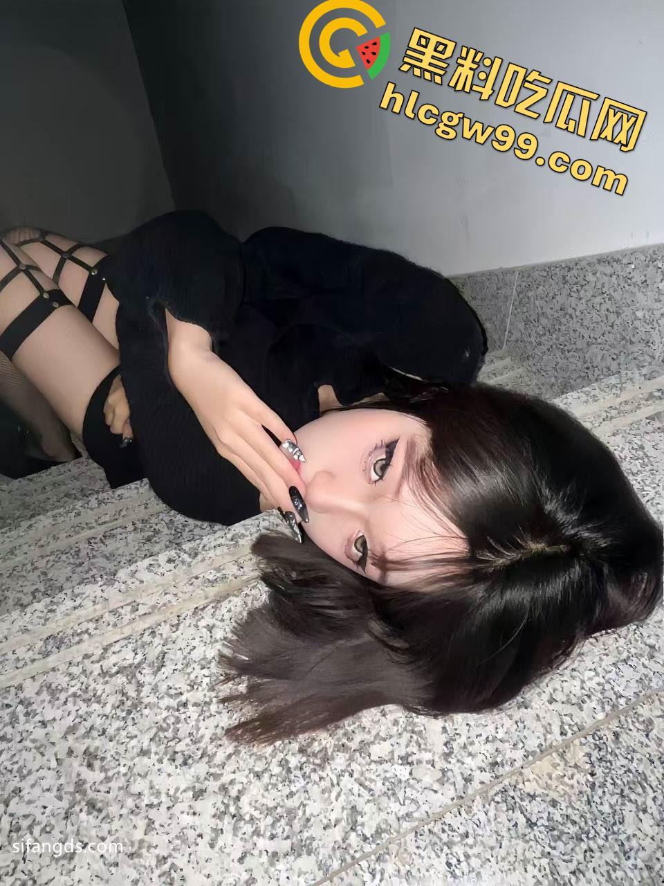 沈阳女大【刘欣语】，寂寞难耐道具自慰难满性欲，人前太妹生人勿近人后母狗大鸡巴抽插-2