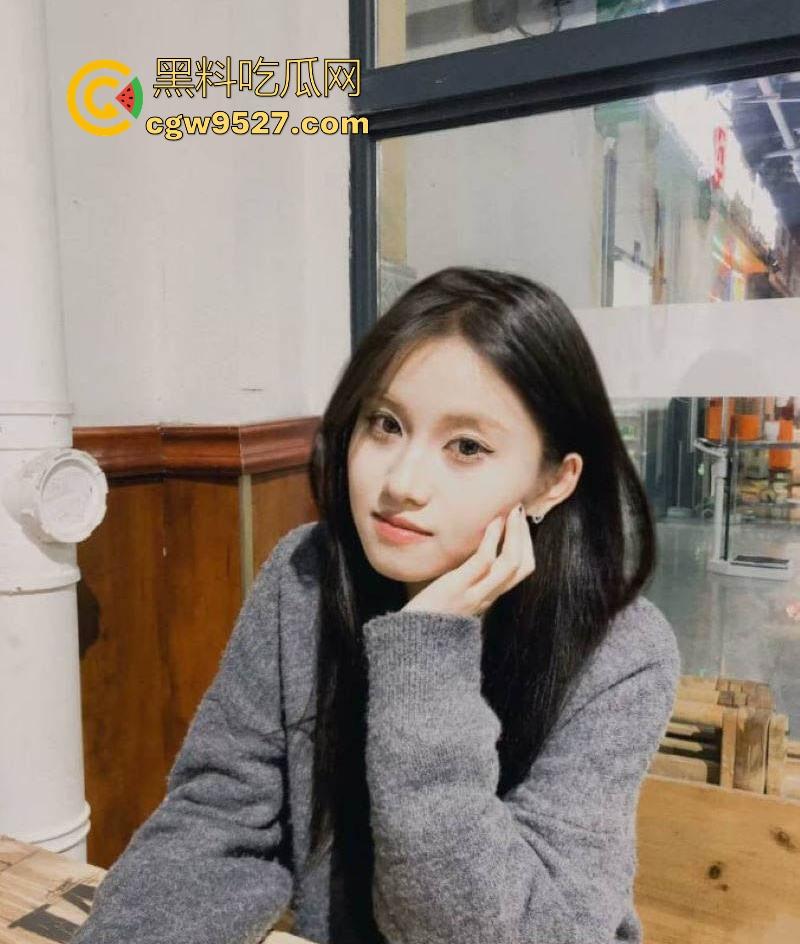 极品反差大学生【王艳丽】私生活大曝光,高颜值极品学妹沦为胯下母狗,带肛塞被后入猛干,尺度大到炸裂!-3