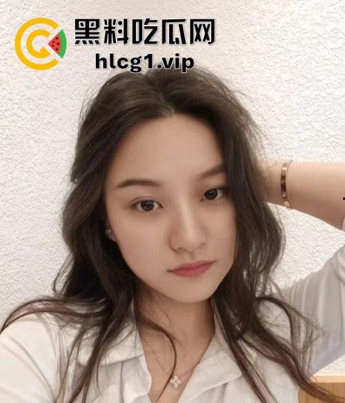 家庭监控曝光通奸门！男子带火辣小姨子偷欢，妻子外出竟全程录下！-2