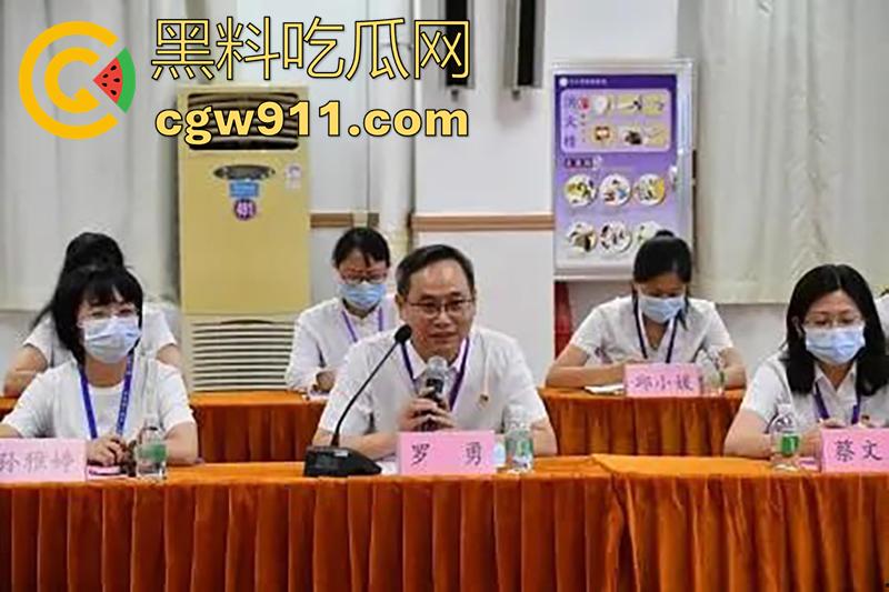 中山市民众医院原副院长【罗勇】，在宾馆给下属女儿治疗痔疮，女上位抽插嫩穴，针孔摄像头拍下全过程！-3