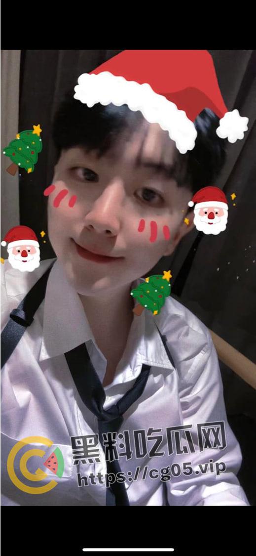 瓜友投稿！加拿大留学生【子瑜】线上装男娘卖裸照 线下做异性spa 给钱男女都能上 两头钱都赚的贱人-4